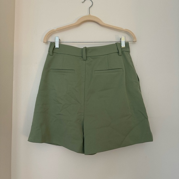 Favorite Daughter The Favorite Short in Basil - Picture 10 of 10